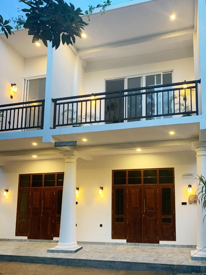 Golden Wave Hotel Ahangama Buitenkant foto