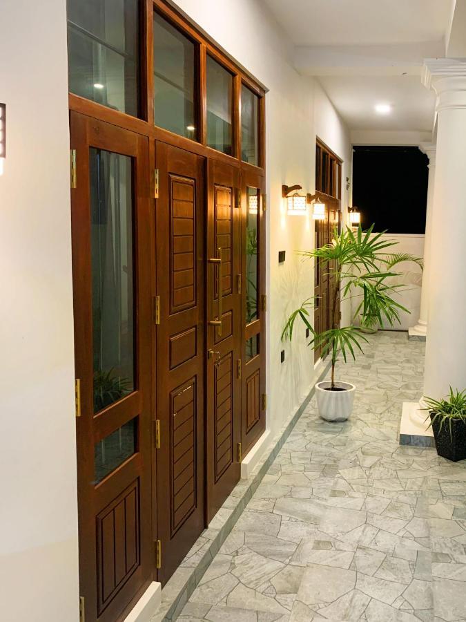 Golden Wave Hotel Ahangama Buitenkant foto