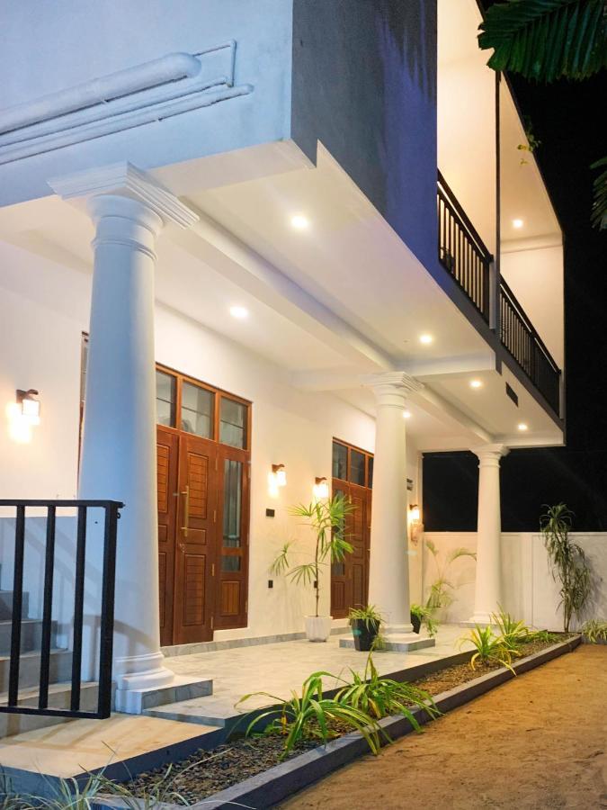 Golden Wave Hotel Ahangama Buitenkant foto