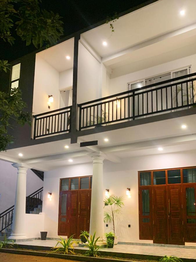 Golden Wave Hotel Ahangama Buitenkant foto